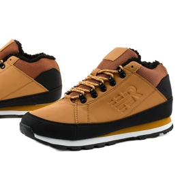 Svijetlosmeđe izolirane muške sportske cipele Grifar