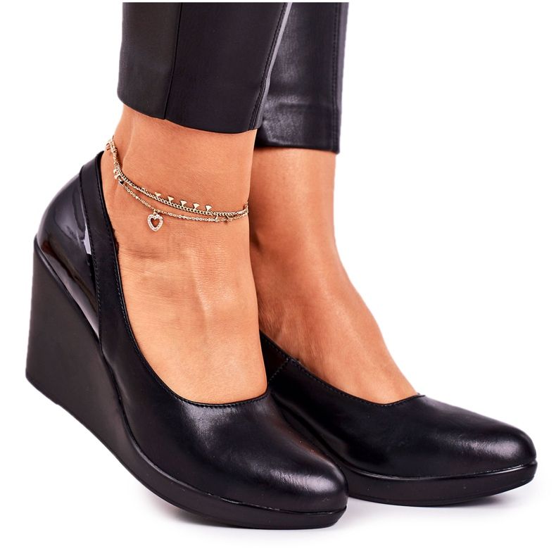 J.STAR But Ženske klasične pumpe na klin lakirane crne Ivonne crno