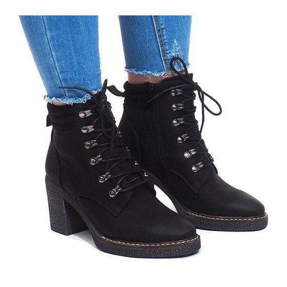 Čizme na vezanje 2873 Crne crno