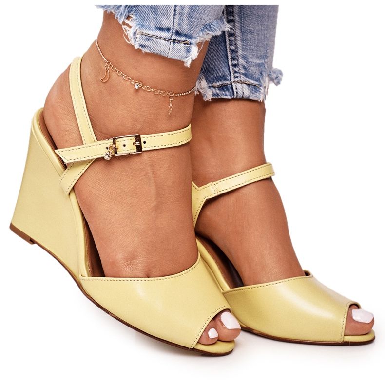 Sandale na antilop klin Laura Messi 2253 Žuta žuta boja