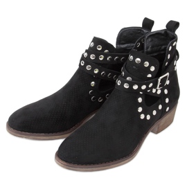 Čizme izrezane s crnim čavlima NS196P Crna