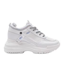 Bijele tenisice na debelom Johanovom potplatu bijela