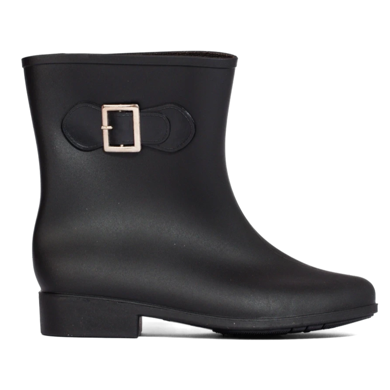 Crne gumene čizme s kopčom crno