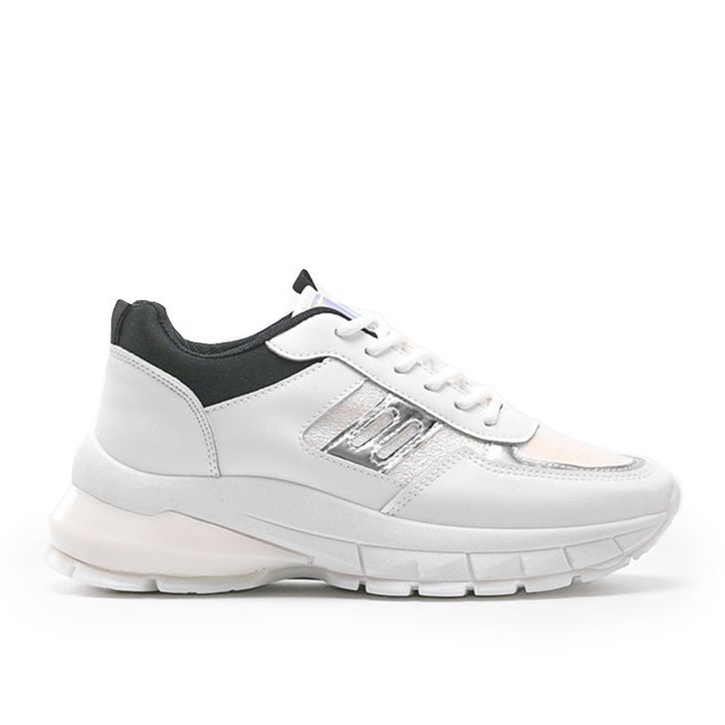 Crno -bijele tenisice Dana bijela