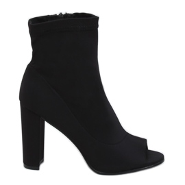 Crne čizme s otvorenim prstima NS031P Crne crno