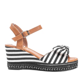 Crno -bijele sandale na klin iz Dulcea bijela crna