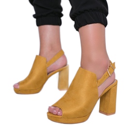 Senf sandale na Pimp postu žuta boja