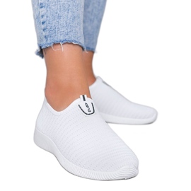 Učinite to bijele sportske tenisice bijela