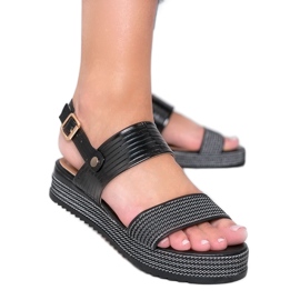 Crne sandale na zdepastom potplatu Senorita crna