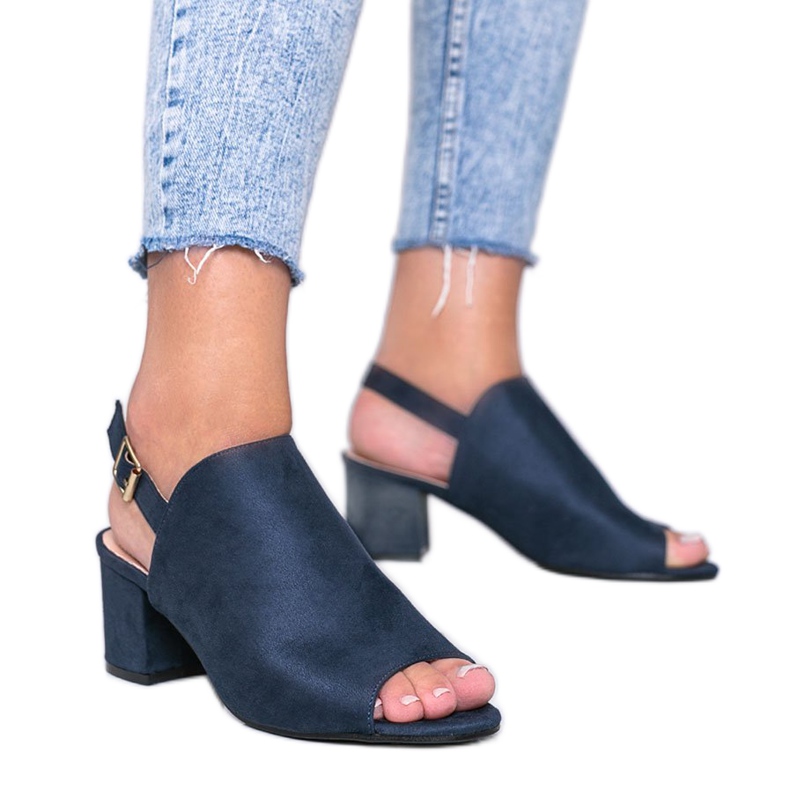 Tamnoplave sandale na stupu s gornjim dijelom od mrlje mornarsko plava