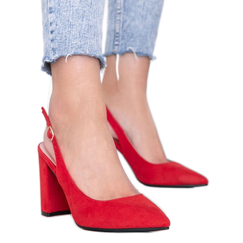 Crvene pumpe na Pho stupu crvena