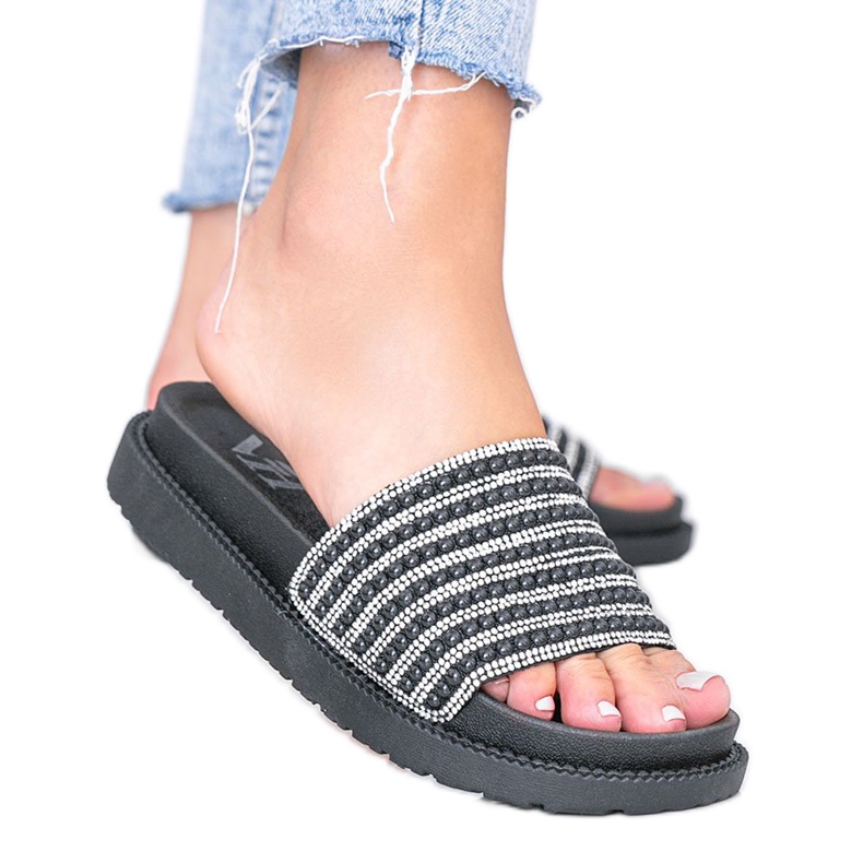 Crne papuče bogato ukrašene Trishom crno