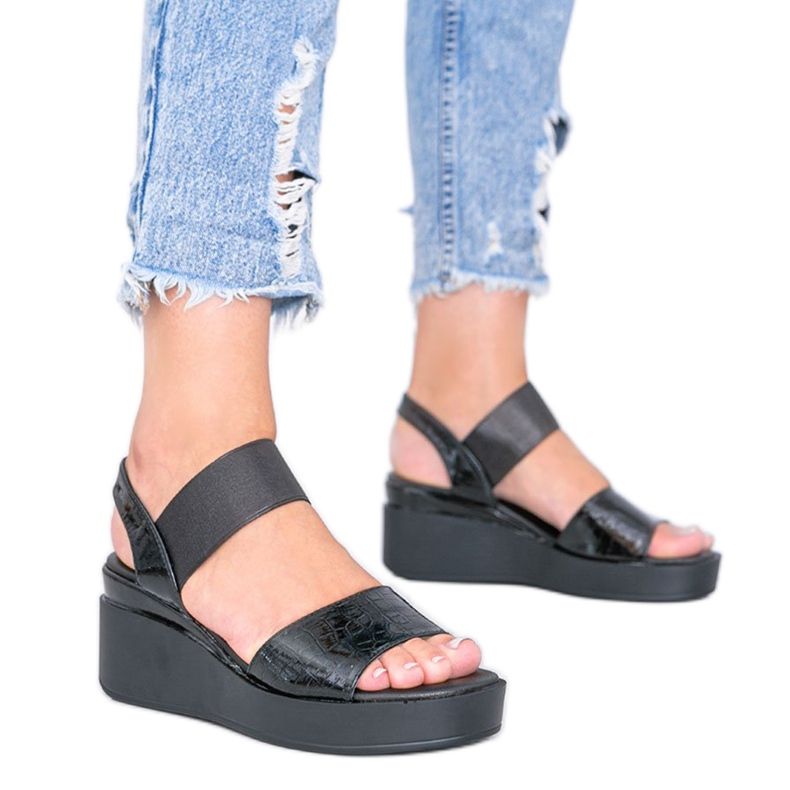 Crne sandale na klin iz Tiffija crno