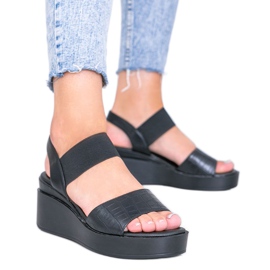 Crne sandale na klin od Wins crna