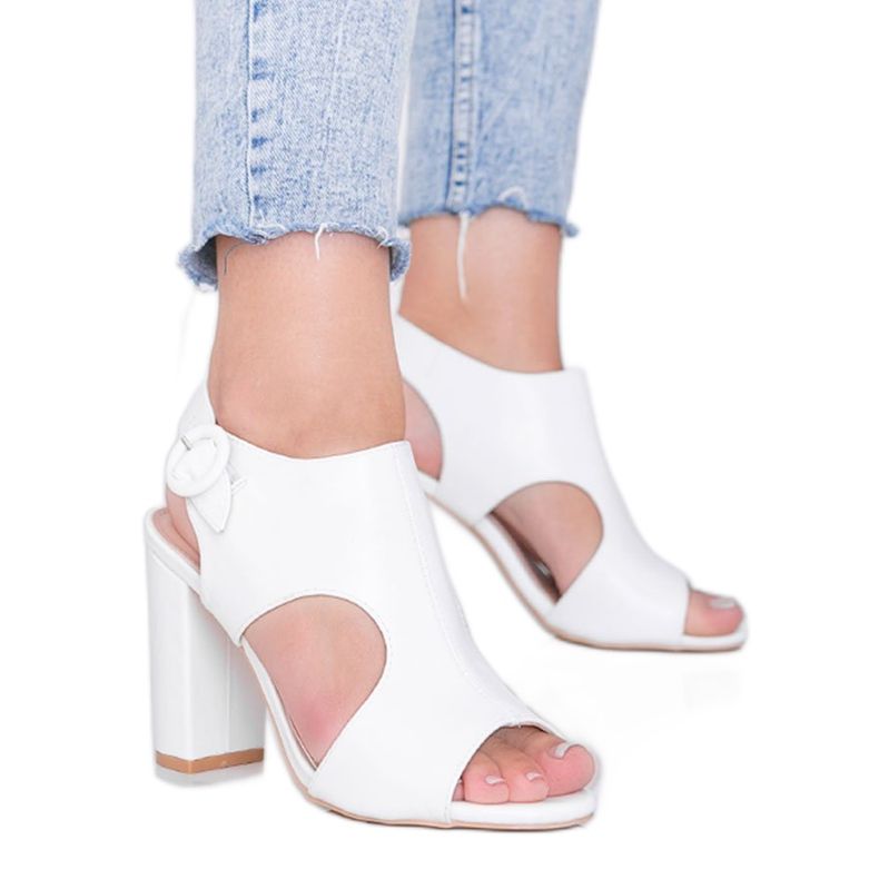 Bijele sandale na Gally postu bijela