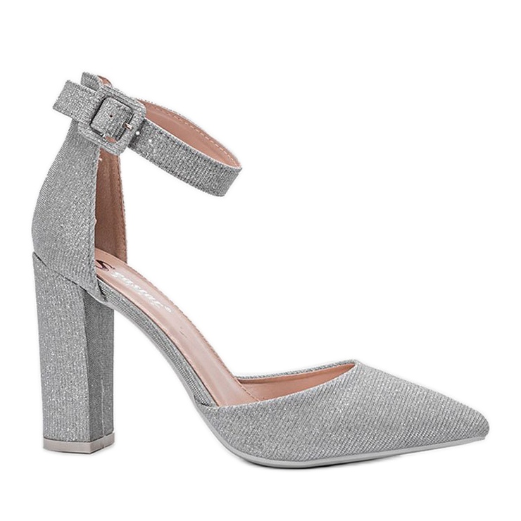 Sjajne srebrne pumpe na Milinom postu srebro
