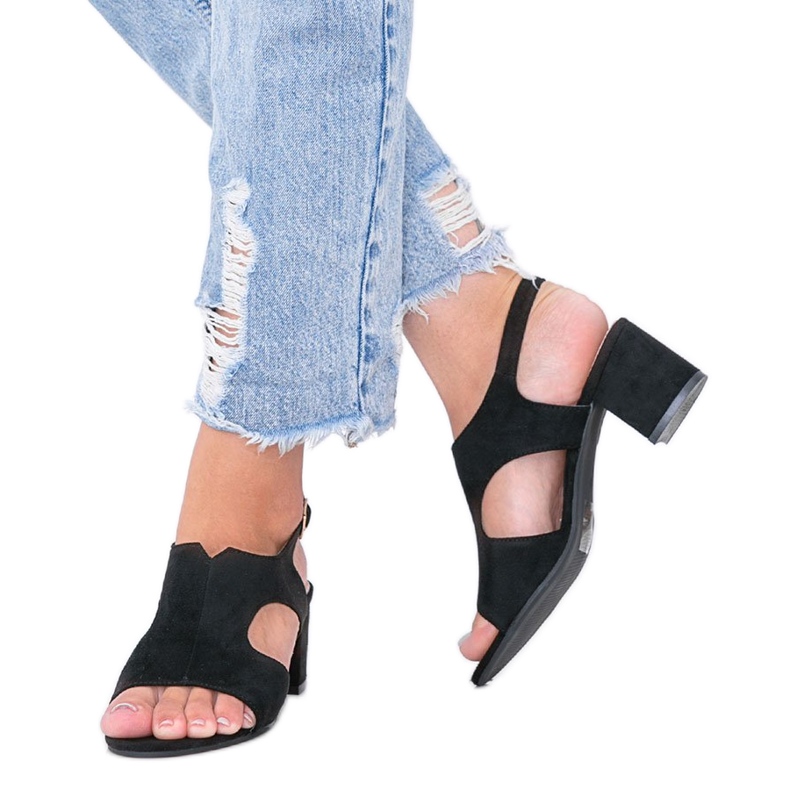 Crne sandale na niskom stupu Buenna crno