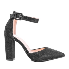 Crne sjajne pumpe na Milinom postu crna