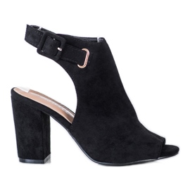 Bestelle Zatvorene sandale s kopčom crna