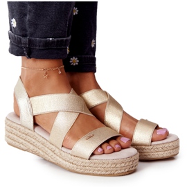 Sandale na klin s rebrastim reljefom Big Star HH274414 zlatne zlatni