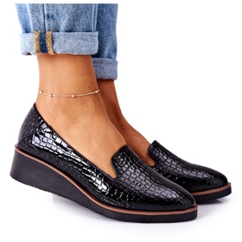 Lakirane cipele na klin Vinceza 10675 Crna