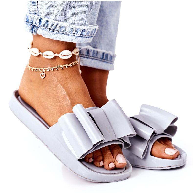 PS1 Gumene papuče sa sivom travanjskom mašnom siva