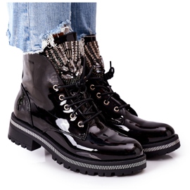 Lakirani topli radnici s crnim kubičnim cirkonijem crna