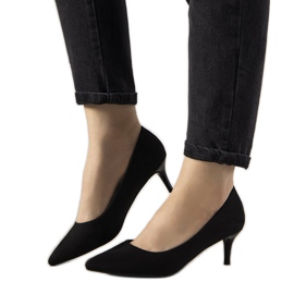 Crne pumpe na niskoj peti iz Ferrija crna