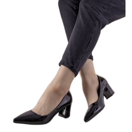 Crne pumpe na Harye stupu crna