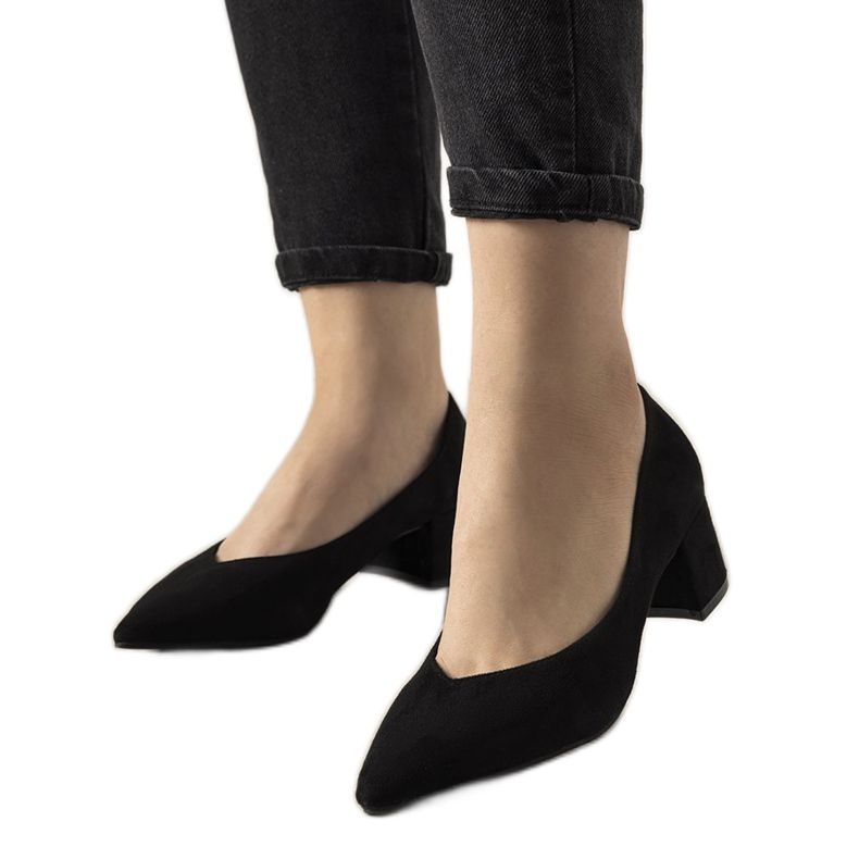 Crne pumpe na Florenovom stupu crno