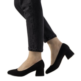 Crne crpke na postovu Always crno