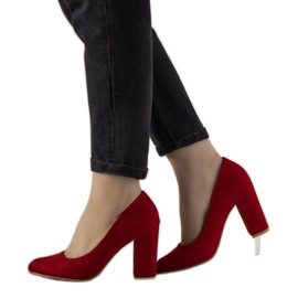 Crvene pumpe na stupu Selva crvena