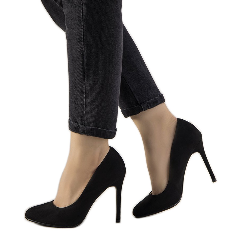 Crne pumpe na Dermeno peti crno