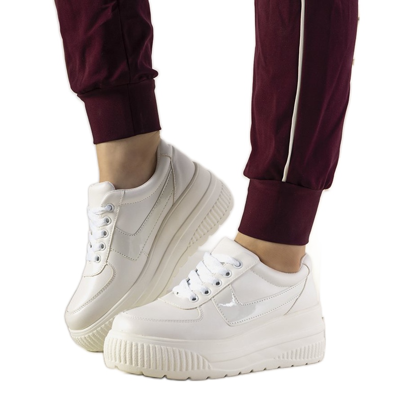 Bijele sportske tenisice s visokim potplatom Challenge bijela