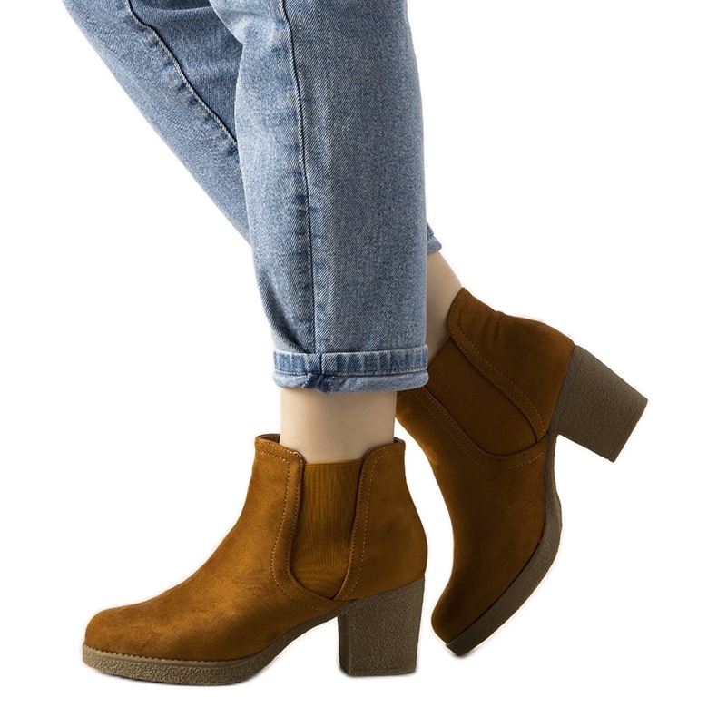 Deve čizme na postu Malavija smeđa