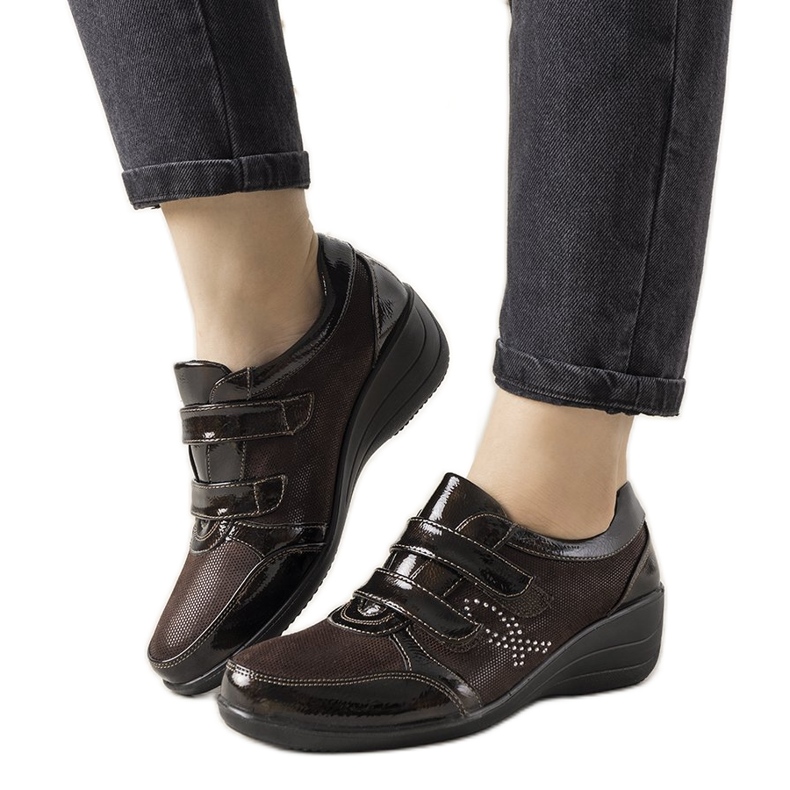 Smeđe broge na peti Tiffy s niskim klinom smeđa