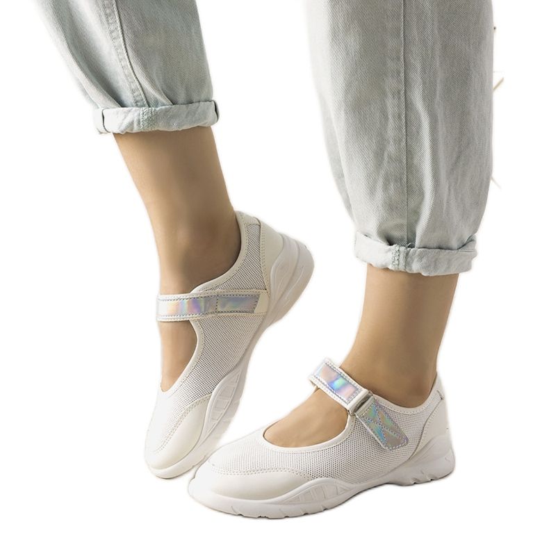 Bijele sportske cipele s holografskim umetkom Melania bijela