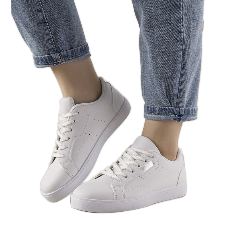 Bijele i srebrne tenisice iz tvrtke Boomshom bijela