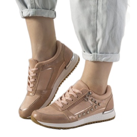 Ružičaste sportske tenisice ukrašene Daphne klinovima ružičasta