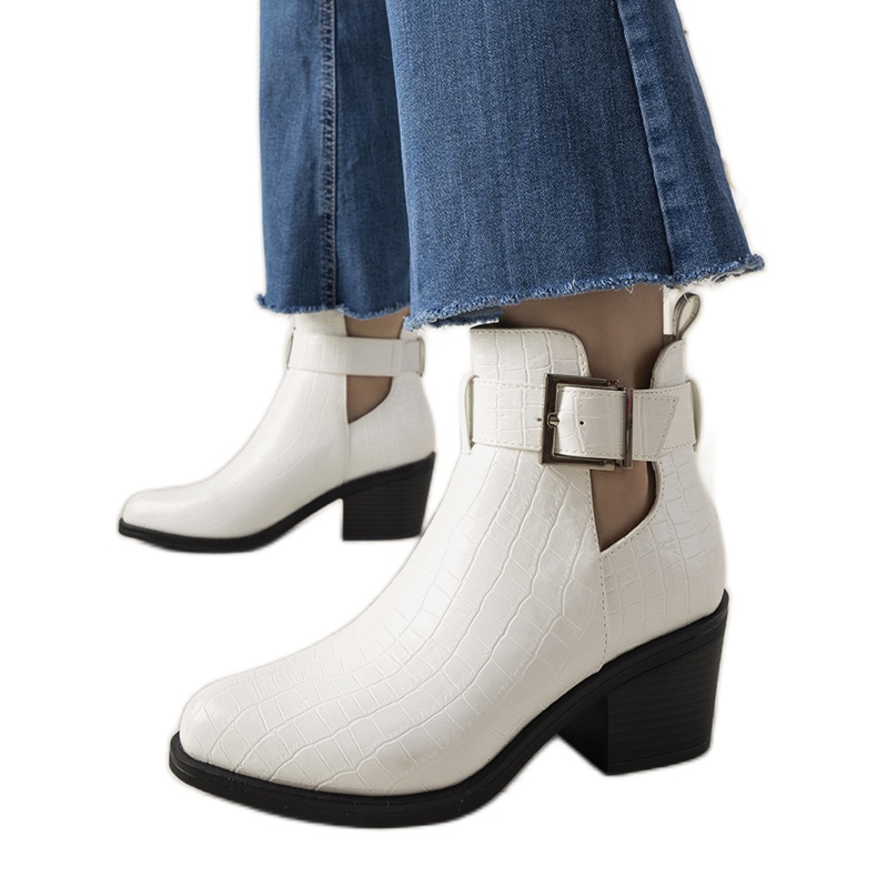 Bijele gležnjače s Moderniso izrezima bijela