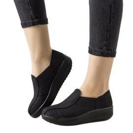 Crne cipele na visokom potplatu crna