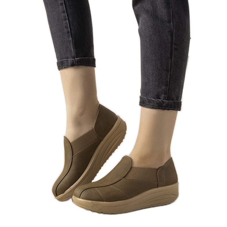 Smeđe cipele s visokim potplatom od Spikea smeđa