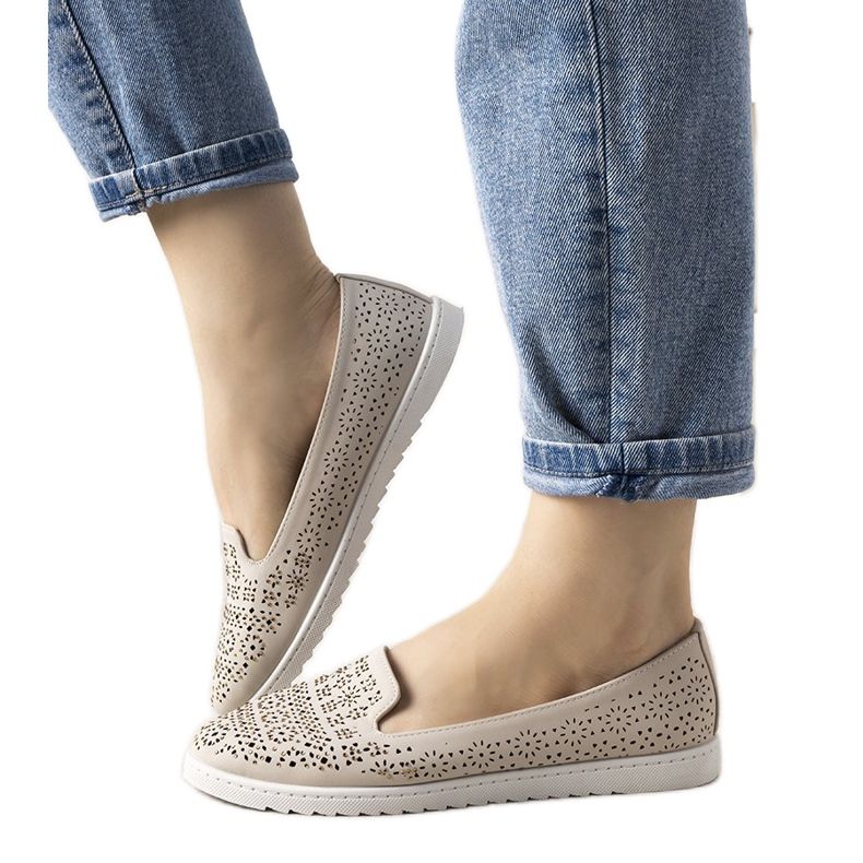 Mokasine u bež boji s ažurnim uzorkom modne piste