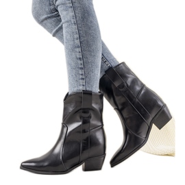 Crne kaubojske čizme na Perlage stupu crna