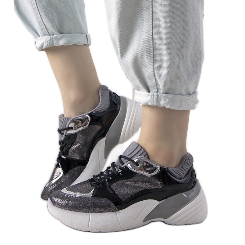 Crne tenisice s visokim potplatom crno