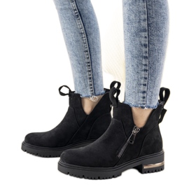 Crne čizme sa sjajnim izrezima crna