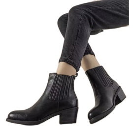 Crne čizme na gležnjače koje se navlače crna