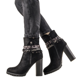 Crne čizme od antilopa na postolju za žene Barella crna