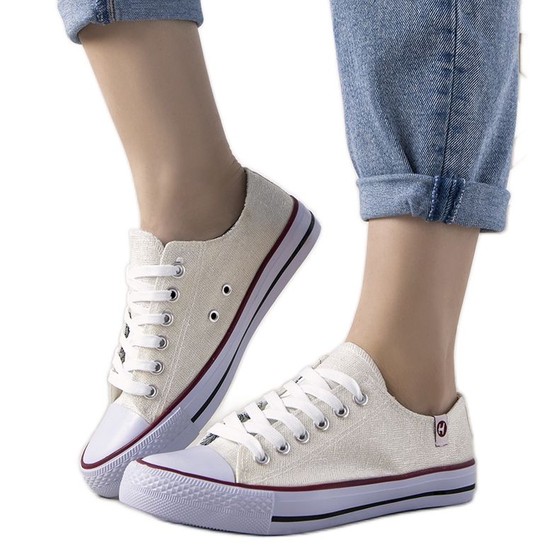 Sjajne tenisice za goste krem ​​boje bež