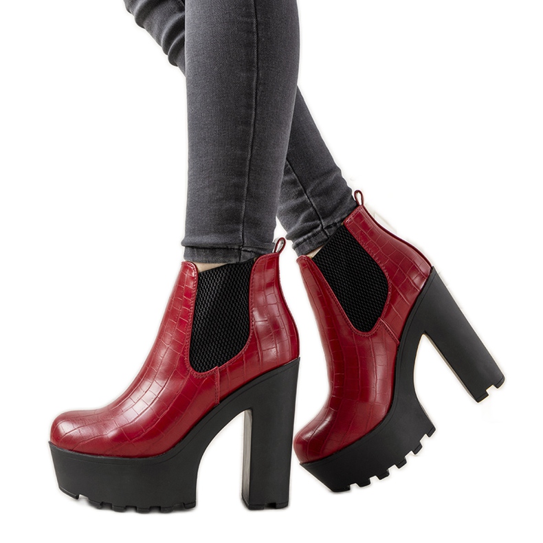 Crvene gležnjače na stupu Zellola crvena